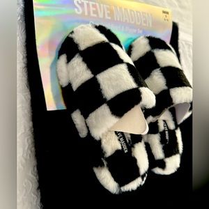NWT Steve Madden Scarf & Slippers Set Winter Accessories